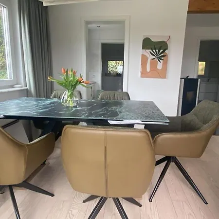 Modernes Refugium Mit Seeblick *