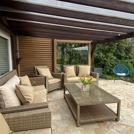 Modernes Refugium Mit Seeblick *