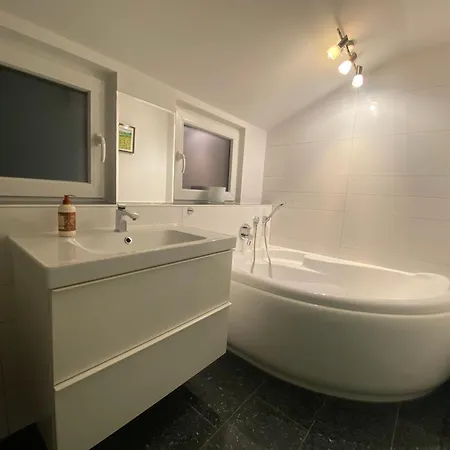 Modernes Refugium Mit Seeblick Casa de Férias