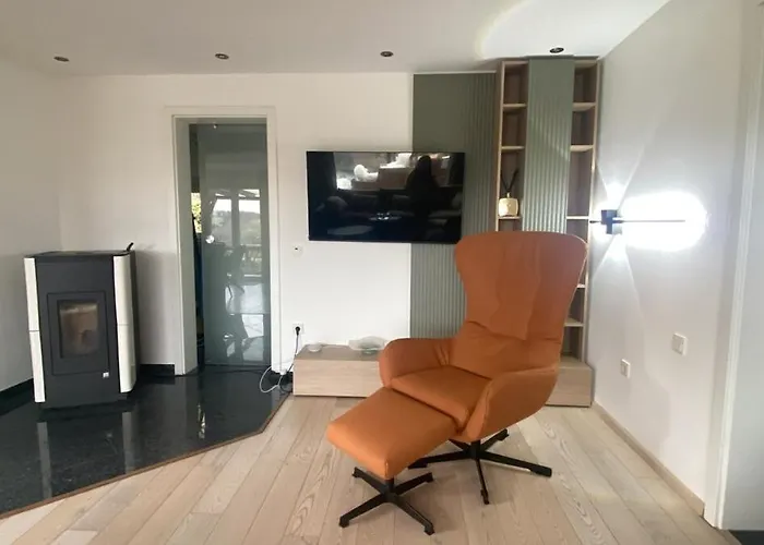 Modernes Refugium Mit Seeblick Feriehus