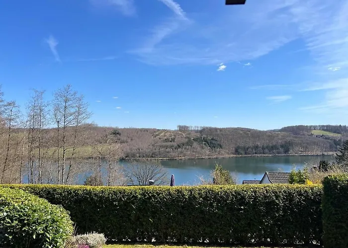 Modernes Refugium Mit Seeblick