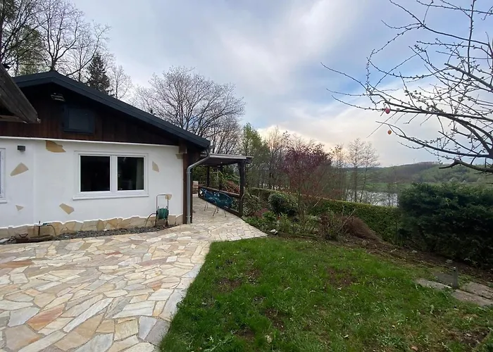 Modernes Refugium Mit Seeblick *