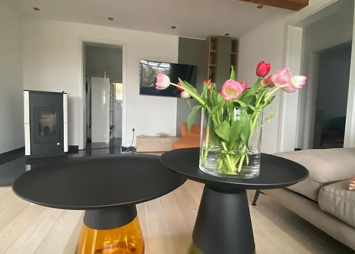 Modernes Refugium Mit Seeblick